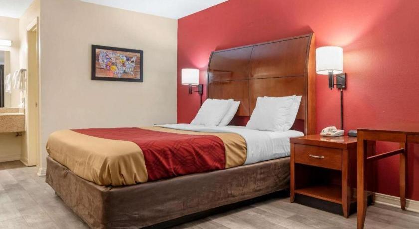 Econo Lodge Pearl Bagian luar foto
