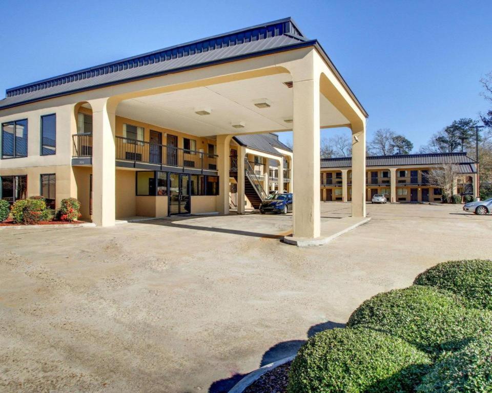 Econo Lodge Pearl Bagian luar foto