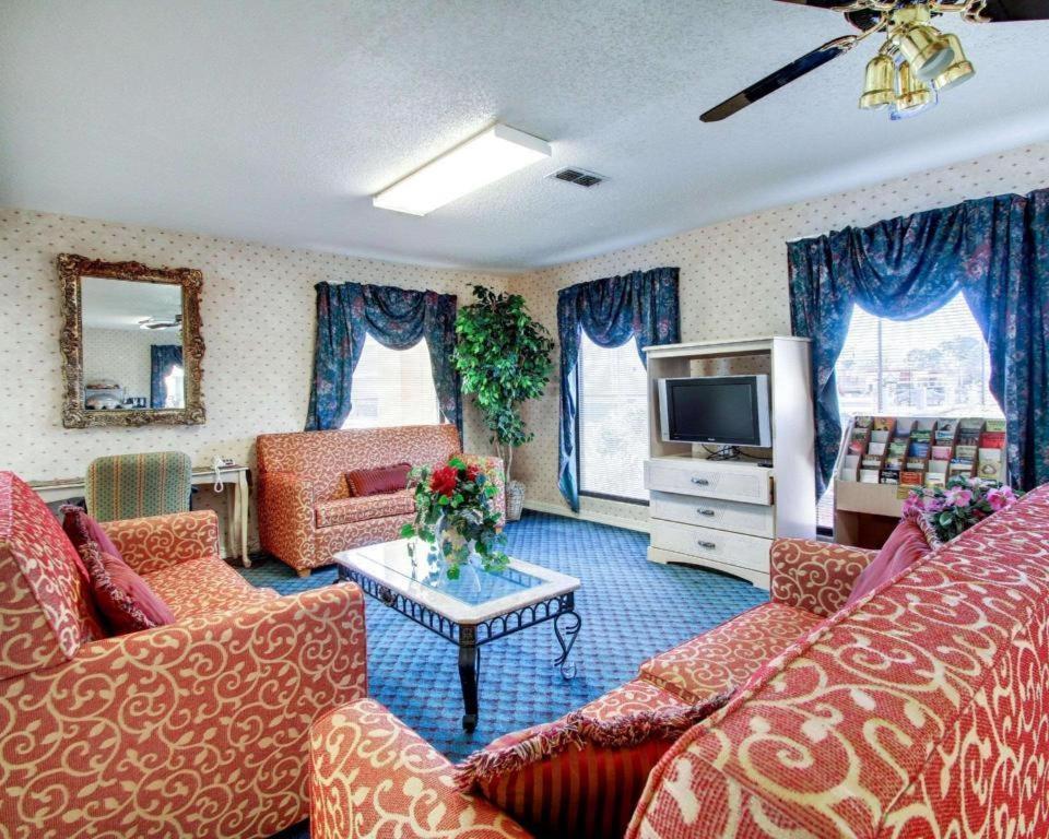 Econo Lodge Pearl Bagian luar foto
