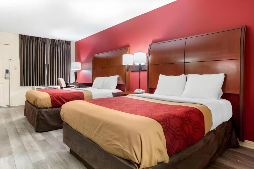 Econo Lodge Pearl Bagian luar foto
