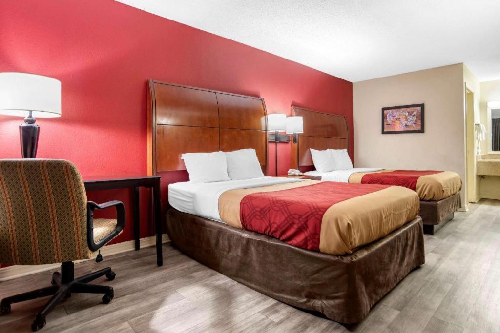 Econo Lodge Pearl Bagian luar foto