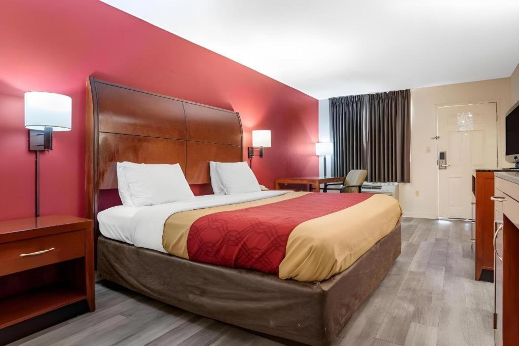 Econo Lodge Pearl Bagian luar foto