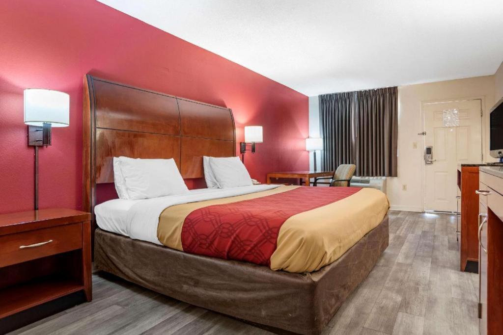 Econo Lodge Pearl Bagian luar foto